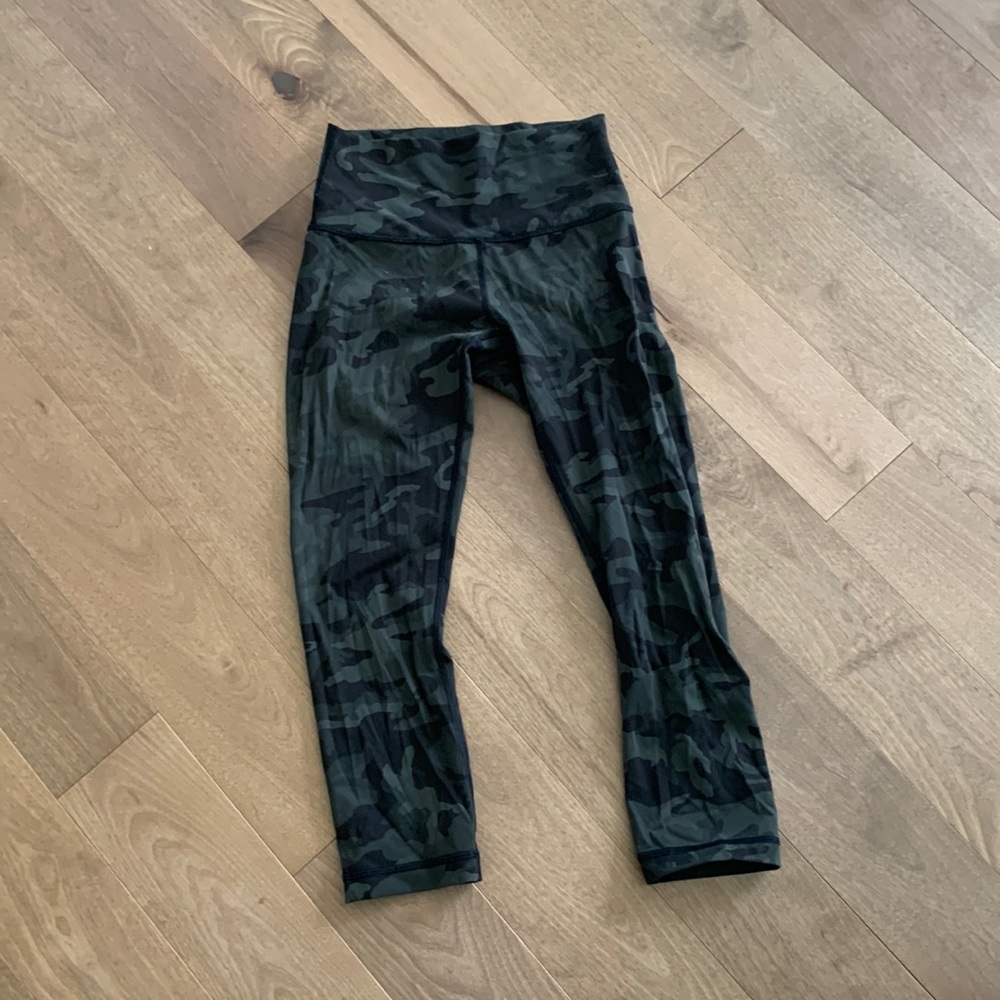 Lululemon Wunder Under 21 inch crops